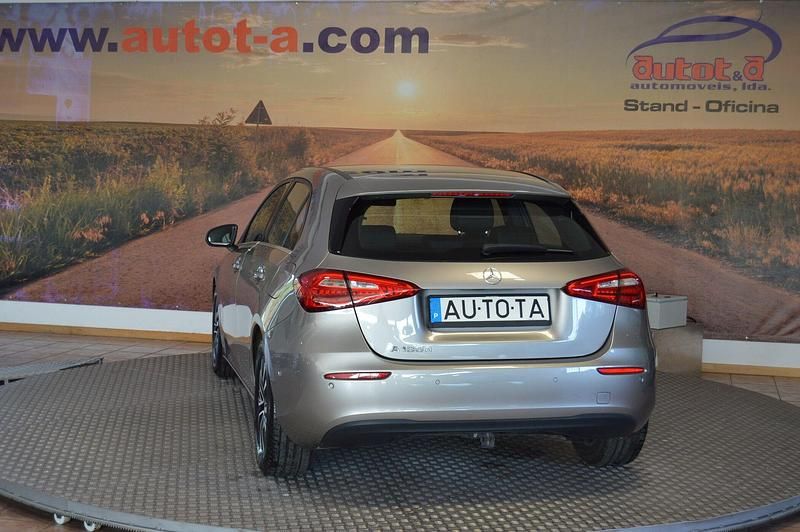 Usado Mercedes A180 Style 116 HP (85 kW) 2019 Outro
