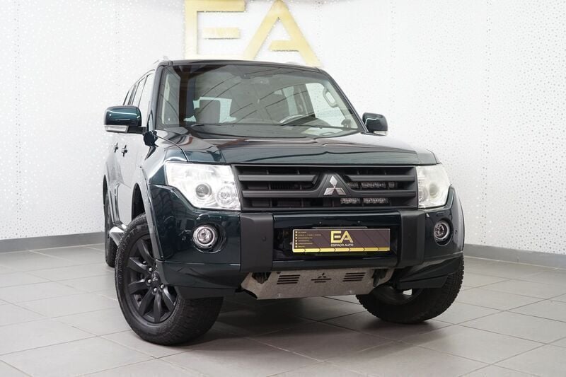 Verde Usado 2010 Mitsubishi Pajero Instyle SUV | € 35.980 - Imagem 1/4