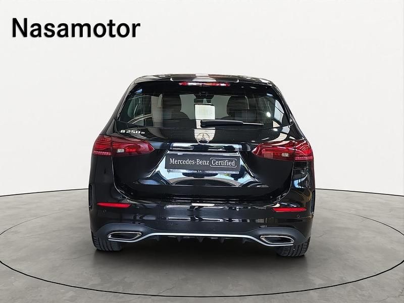 Usado Mercedes B250e 218 HP (160 kW) 2024 Rosa Monovolume