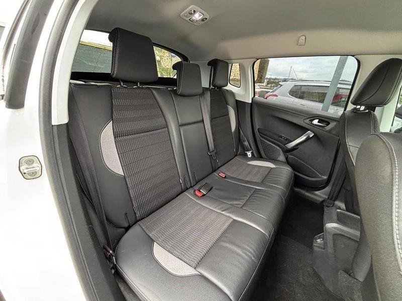 Usado Peugeot 2008 110 HP (80 kW) 2018 Branco SUV