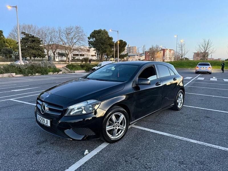 Usado Mercedes A180 122 HP (89 kW) 2015