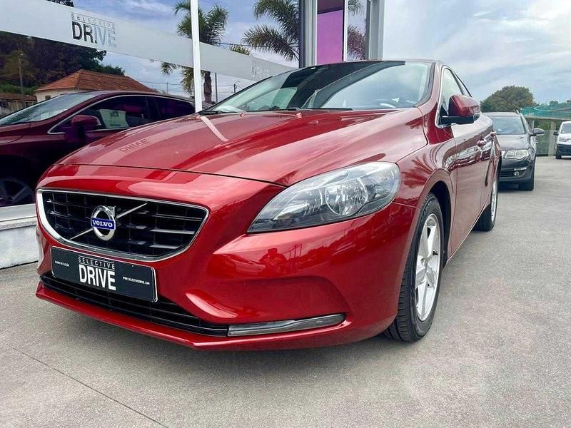 Vermelho Usado 2014 Volvo V40 Momentum Carrinha | € 10.900 (Preço justo) - Imagem 1/4