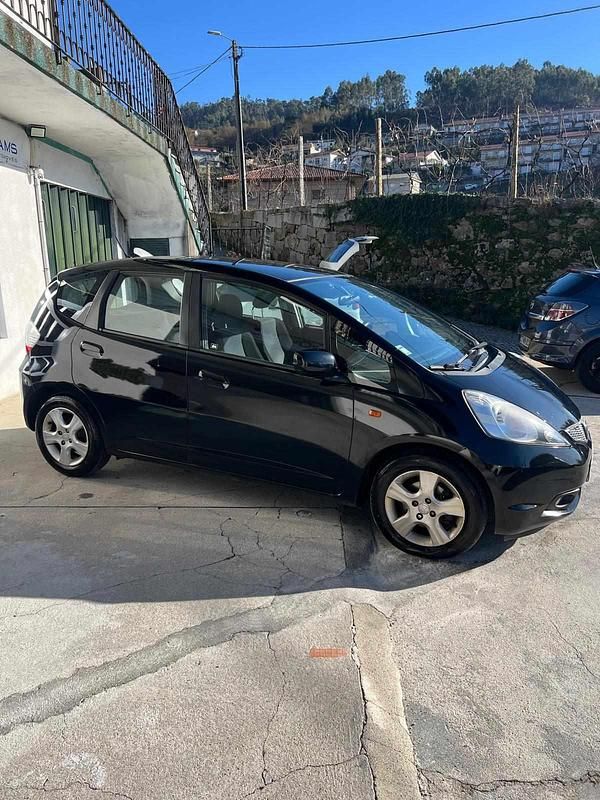 Preto Usado 2010 Honda Jazz Citadino | € 6.250 (Bom preço) - Imagem 1/4