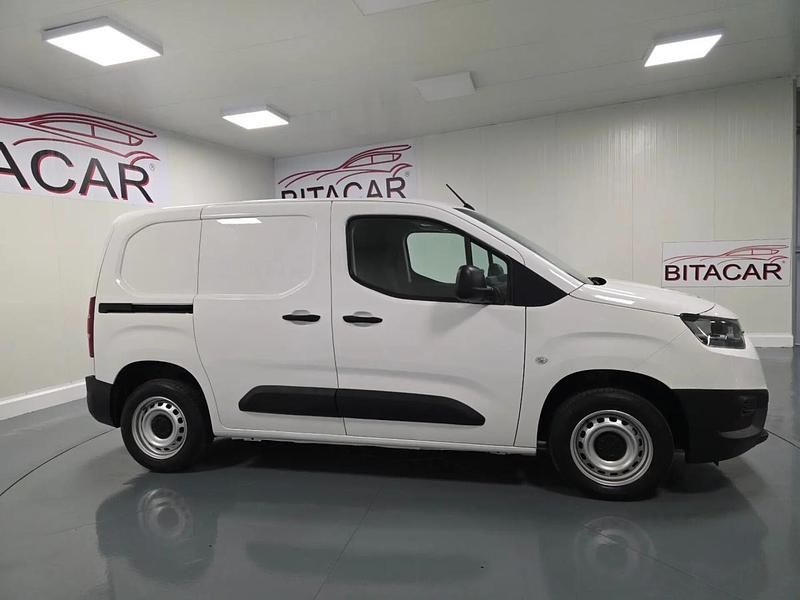 Usado Toyota Proace 102 HP (75 kW) 2021 Branco Monovolume