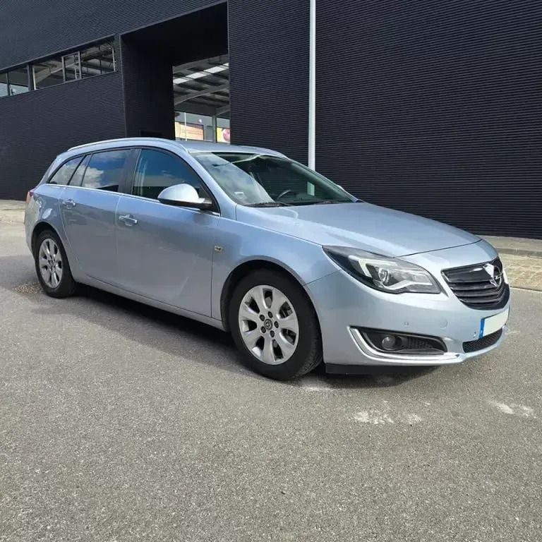 Cinzento Usado 2013 Opel Insignia Cosmo Carrinha | € 8.900 - Imagem 1/4