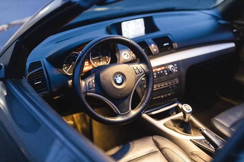 Usado BMW 118 Cabriolet 150 HP (110 kW) 2011 Preto Cabrios