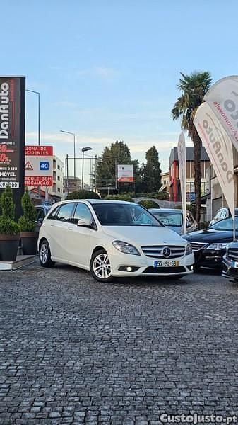 Branco Usado 2012 Mercedes B180 Monovolume | € 10.995 (Preço justo) - Imagem 1/1