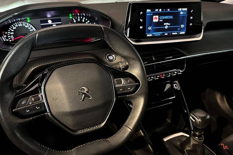 Usado Peugeot 2008 102 HP (75 kW) 2021 Cinzento SUV