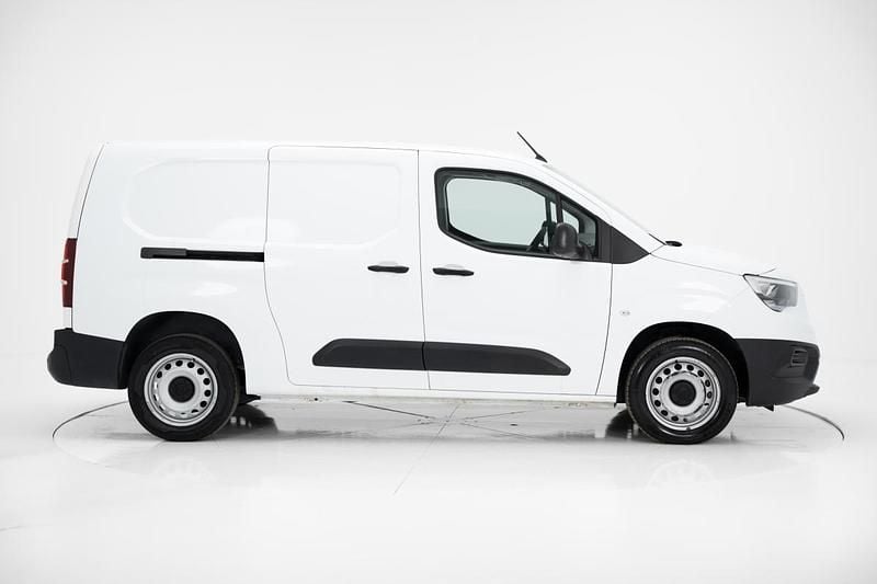 Usado Opel Combo Enjoy 102 HP (75 kW) 2022 Branco Monovolume