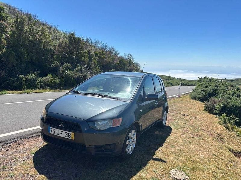 Usado 2010 Mitsubishi Colt Sedan | € 3.850 - Imagem 1/4