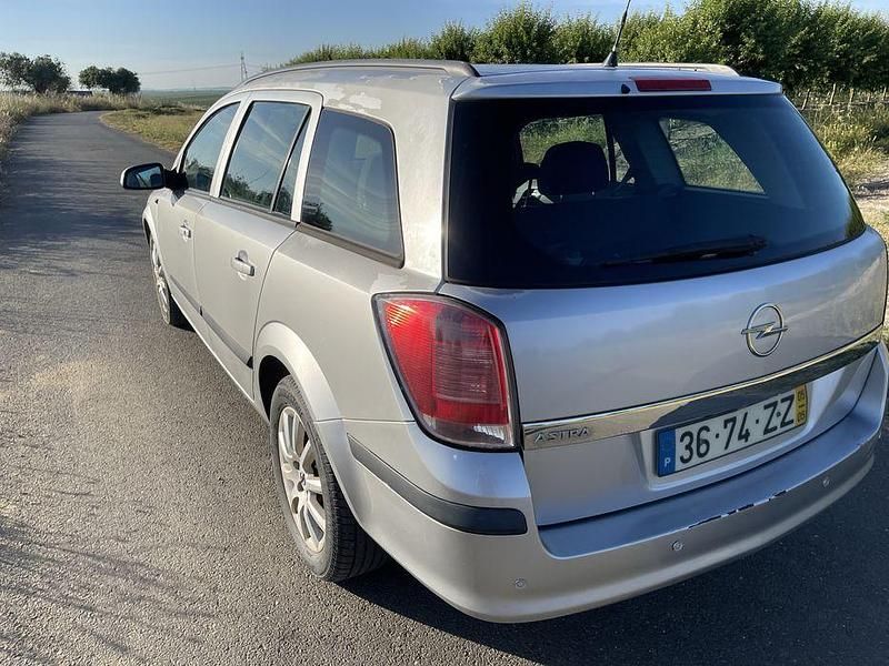 Usado Opel Astra 90 HP (66 kW) 2005 Sedan