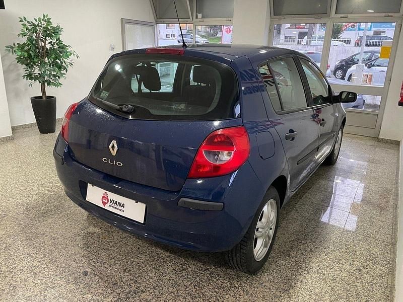Usado Renault Clio II Dynamique 68 HP (50 kW) 2008 Azul Citadino