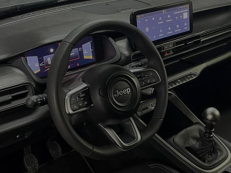 Usado Jeep Avenger Altitude 101 HP (74 kW) 2024 Cinza SUV