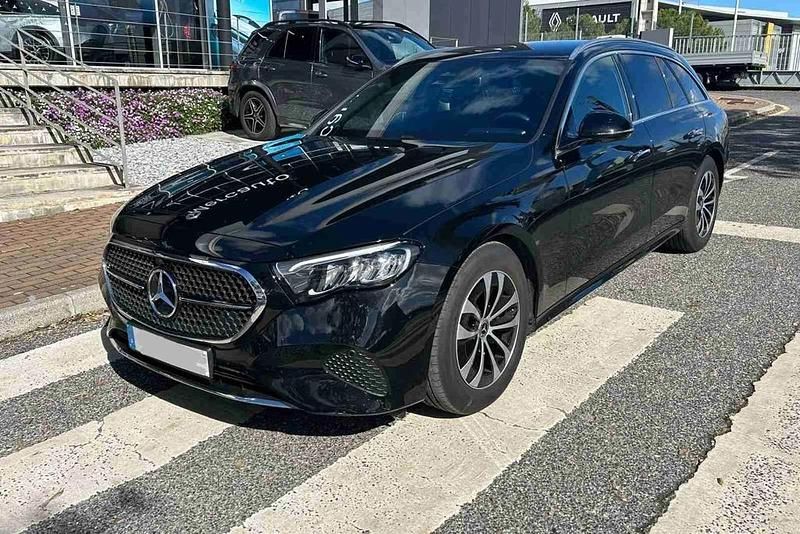 Preto Usado 2024 Mercedes E220 Carrinha | € 53.990 (Preço elevado) - Imagem 1/4