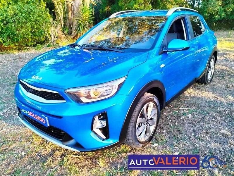 Azul Usado 2024 Kia Stonic SUV | € 17.950 (Preço justo) - Imagem 1/4