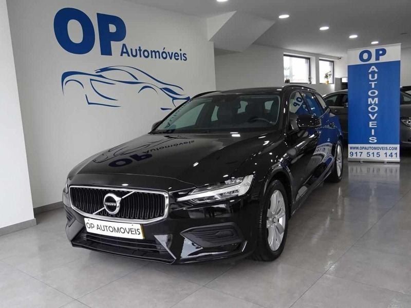 Usado Volvo V60 Momentum 150 HP (110 kW) 2019 Preto Carrinha