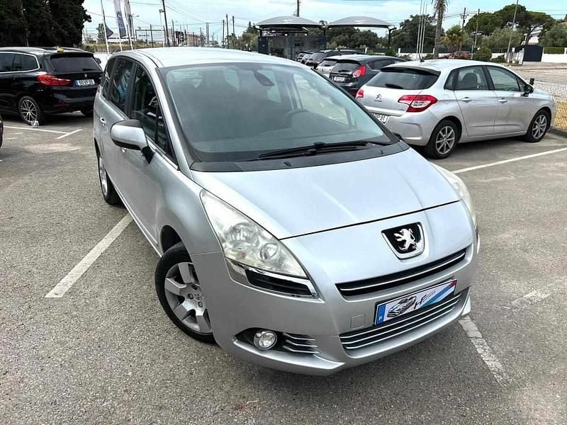 Cinzento Usado 2010 Peugeot 5008 Monovolume | € 10.990 (Preço elevado) - Imagem 1/4