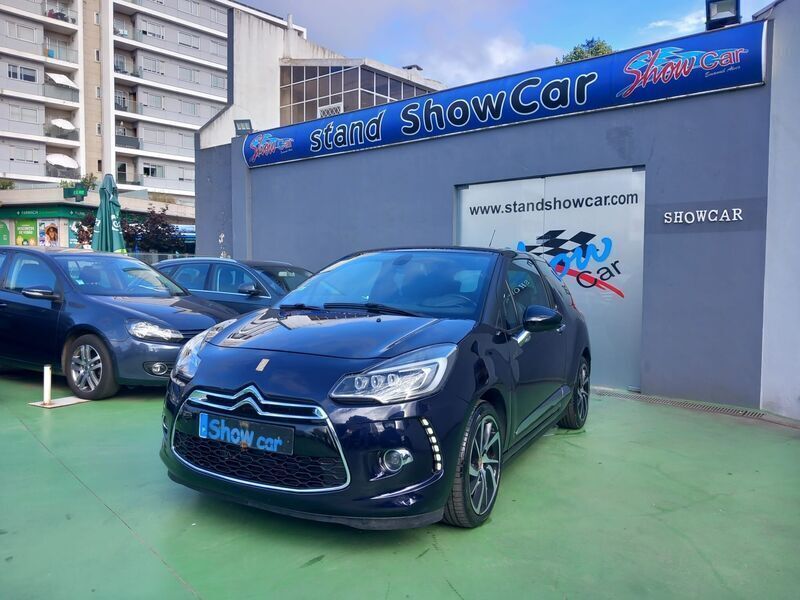 Azul Usado 2016 DS Automobiles DS3 Sport Chic Citadino | € 13.900 (Caro) - Imagem 1/4