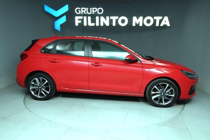 Vermelho Usado 2024 Hyundai i30 Select | € 22.490 (Preço justo) - Imagem 1/4