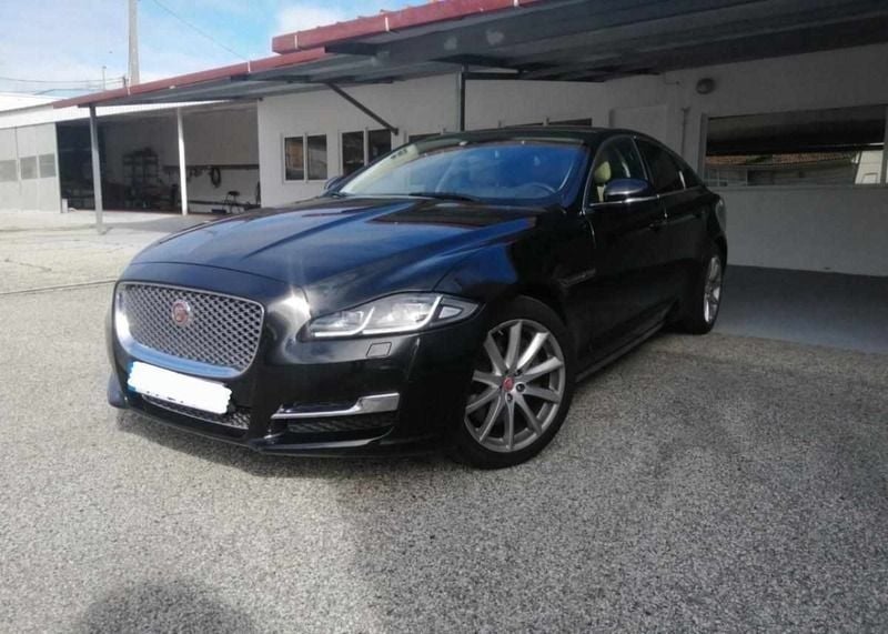 Preto Usado 2016 Jaguar XJ Sedan | € 40.000 - Imagem 1/4