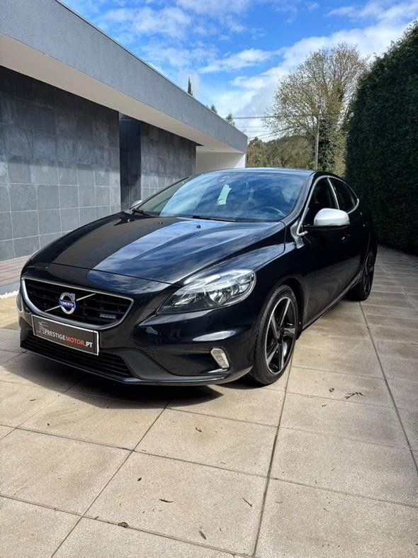Preto Usado 2015 Volvo V40 R-Design Carrinha | € 13.900 (Preço justo) - Imagem 1/4