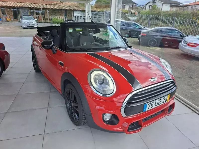 Usado Mini Cooper Cabriolet 115 HP (84 kW) 2018 Vermelho Cabrios