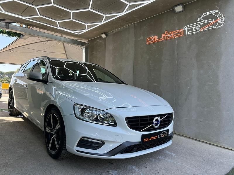 Branco Usado 2018 Volvo V60 R-Design Carrinha | € 17.490 - Imagem 1/4