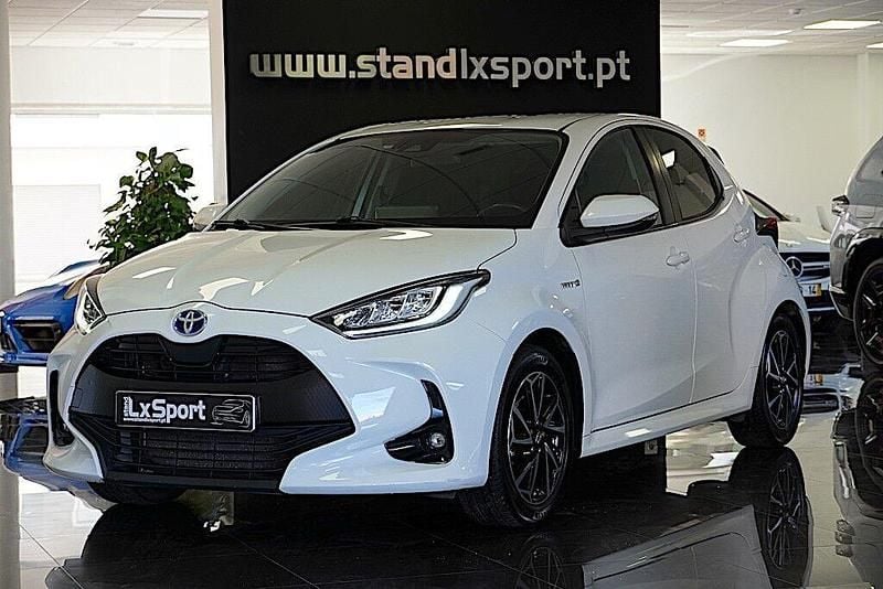 Branco Usado 2021 Toyota Yaris Hybrid | € 20.990 (Bom preço) - Imagem 1/4