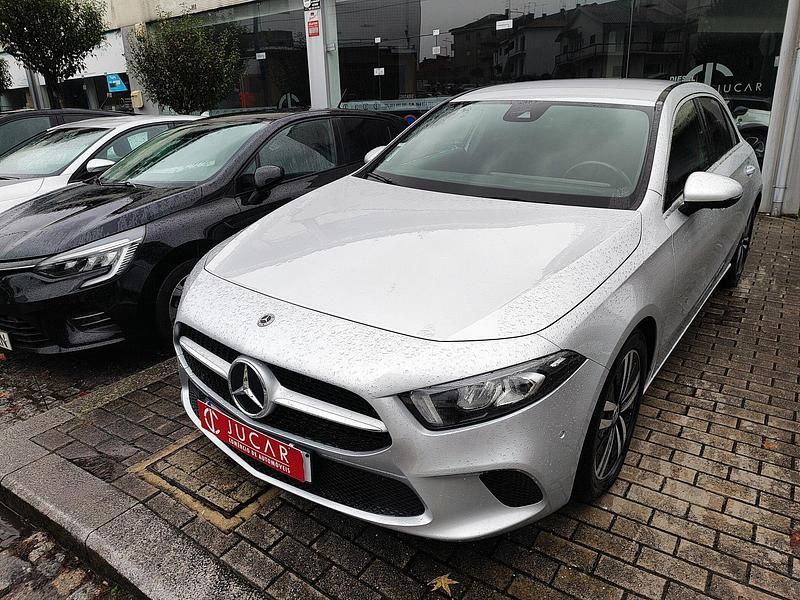 Cinza Usado 2022 Mercedes A180 Sedan | € 27.500 (Super Preço) - Imagem 1/4