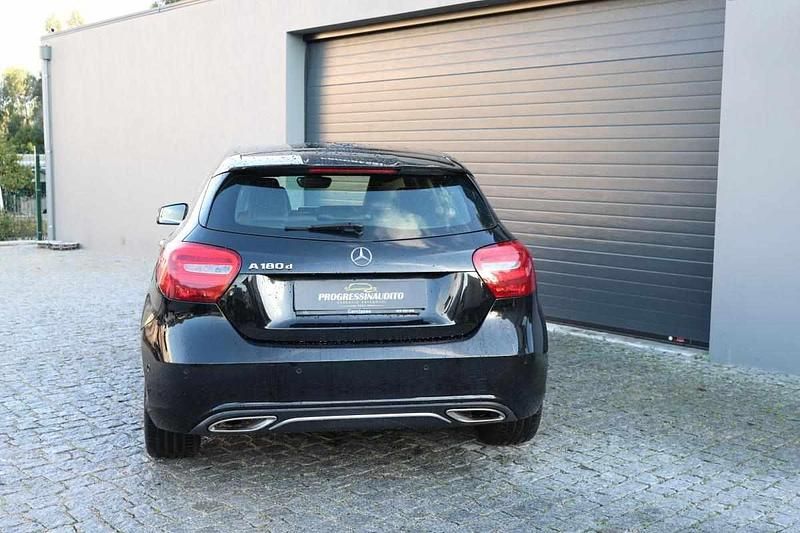 Usado Mercedes A180 109 HP (80 kW) 2016 Preto Citadino