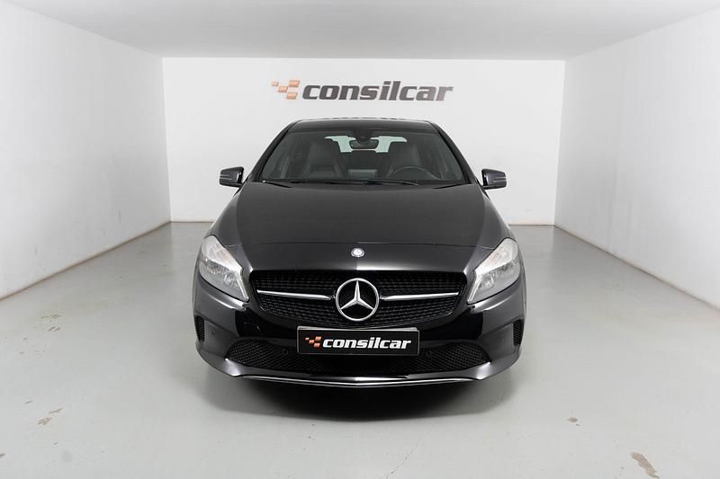Preto Usado 2016 Mercedes A160 Urban Citadino | € 14.980 (Bom preço) - Imagem 1/4