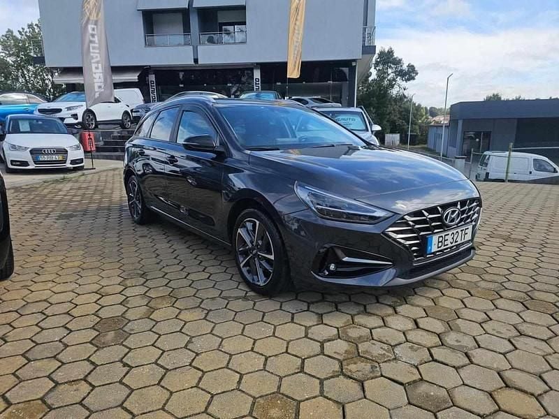 Cinza Usado 2022 Hyundai i30 Style Carrinha | € 15.950 (Bom preço) - Imagem 1/4