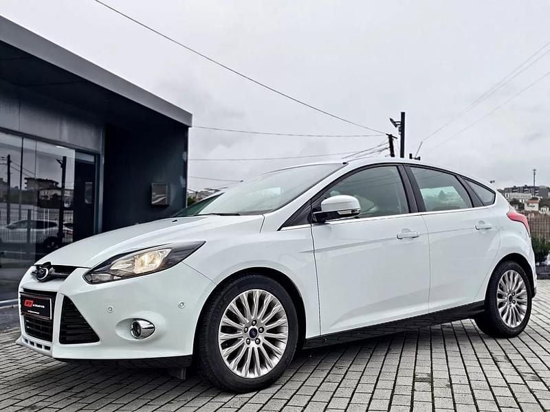 Usado Ford Focus Titanium 125 HP (91 kW) 2015 Branco Citadino