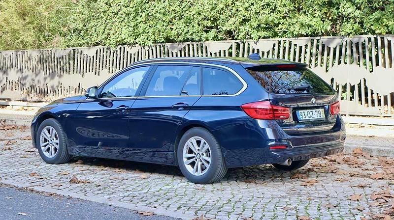 Azul Usado 2016 BMW 318 Citadino | € 15.900 (Super Preço) - Imagem 1/4