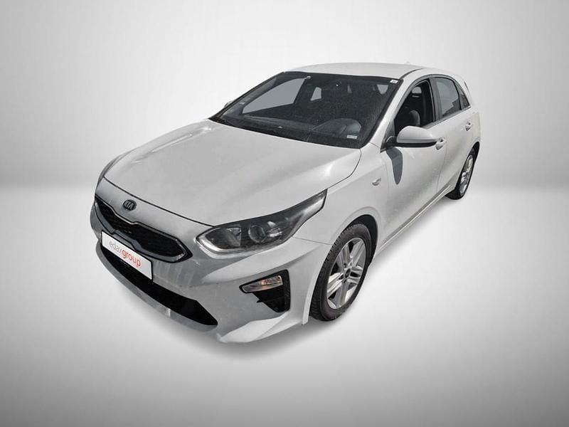 Branco Usado 2021 Kia Ceed Urban Citadino | € 12.990 (Preço justo) - Imagem 1/4