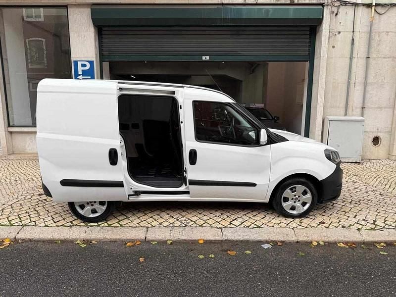 Usado Fiat Doblò 105 HP (77 kW) 2022 Branco Monovolume