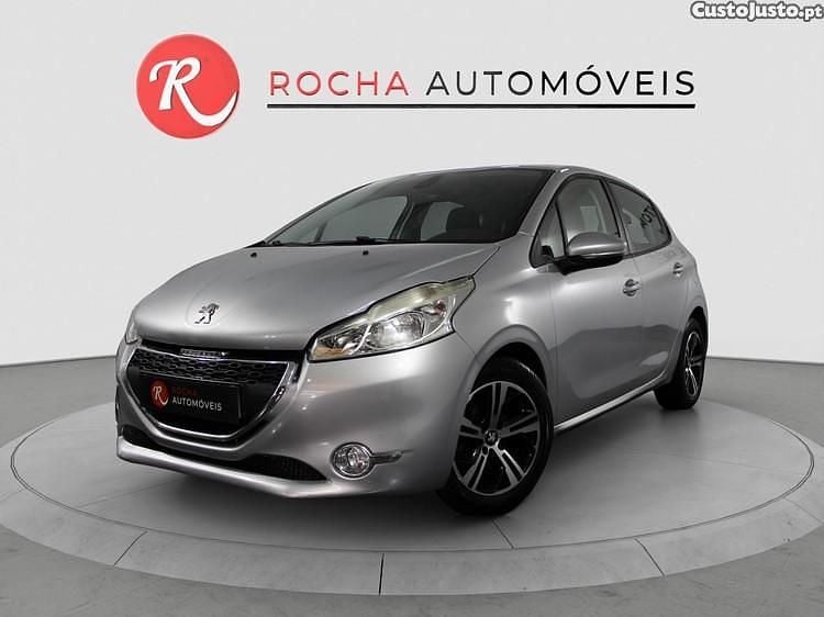 Cinza Usado 2014 Peugeot 208 Active Citadino | € 8.500 (Bom preço) - Imagem 1/1