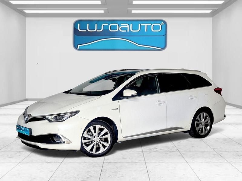 Branco Usado 2015 Toyota Auris Hybrid Skyview Edition Carrinha | € 16.900 - Imagem 1/4