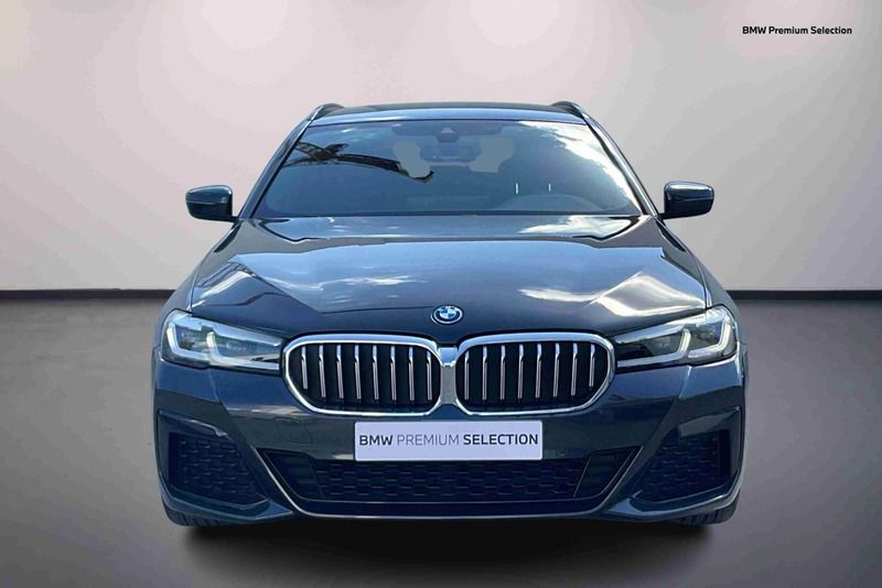 Vermelho Usado 2023 BMW 530e Carrinha | € 48.490 (Preço justo) - Imagem 1/4