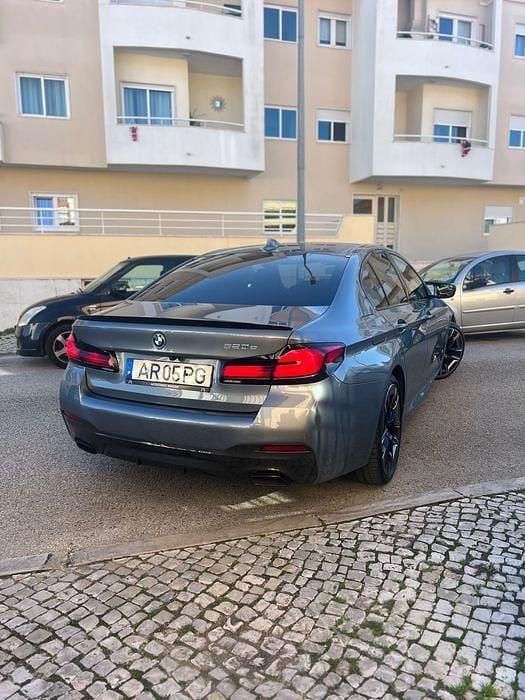 Usado 2022 BMW 520 Comfort Edition Sedan | € 42.900 - Imagem 1/4