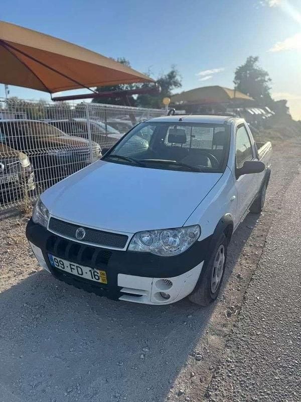 Branco Usado 2008 Fiat Strada Pickup | € 9.990 - Imagem 1/4