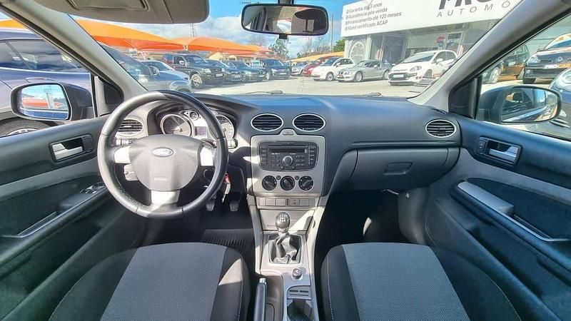 Usado Ford Focus 90 HP (66 kW) 2010 Cinzento Carrinha