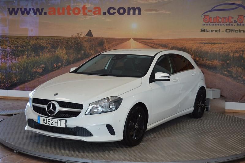 Branco Usado 2017 Mercedes A180 Urban | € 17.750 (Preço justo) - Imagem 1/4