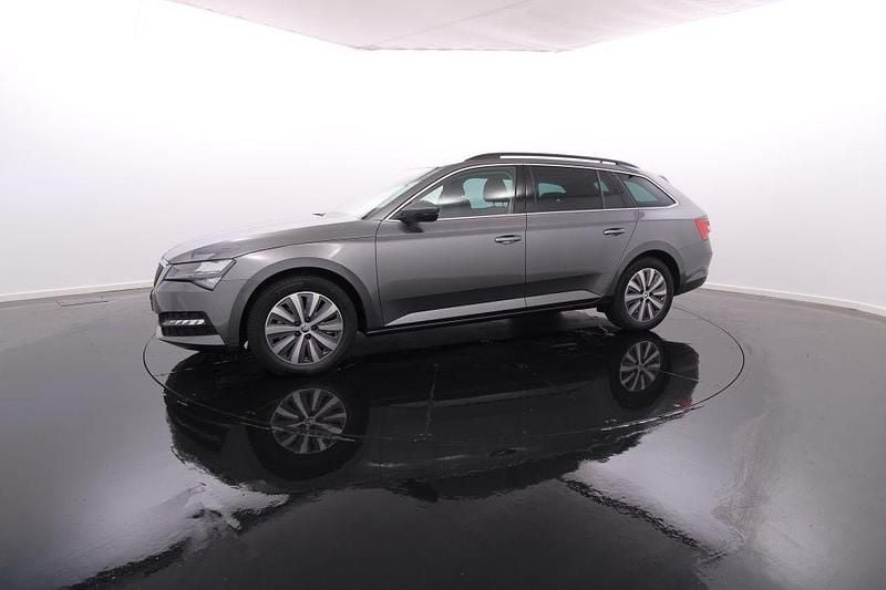 Usado Skoda Superb 150 HP (110 kW) 2023 Cinzento