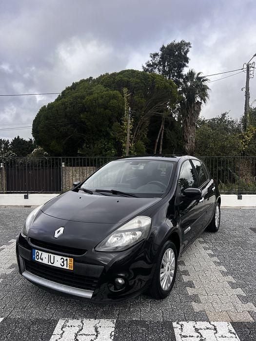 Usado Renault Clio III Dynamique 75 HP (55 kW) 2010 Sedan