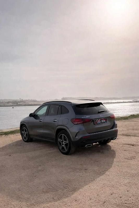 Usado Mercedes GLA180 116 HP (85 kW) 2024 Cinzento SUV
