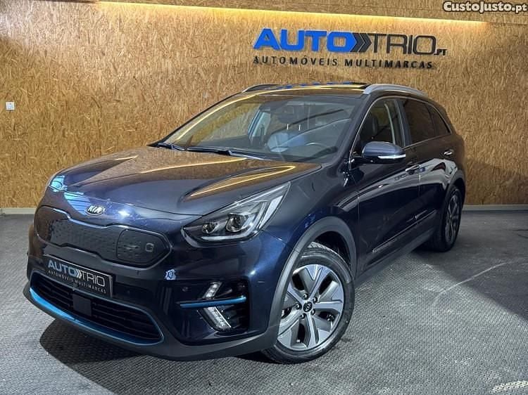 Azul Usado 2019 Kia e-Niro SUV | € 18.900 (Preço elevado) - Imagem 1/1