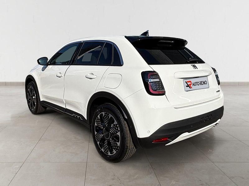 Usado Fiat 600 La Prima 145 HP (106 kW) 2025 Branco SUV
