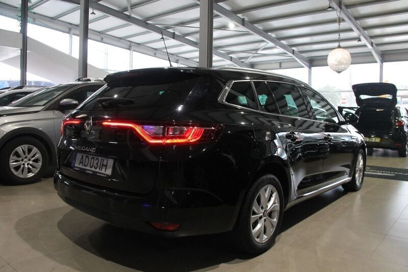 Usado Renault Mégane GrandTour Intens 110 HP (80 kW) 2020 Preto Carrinha
