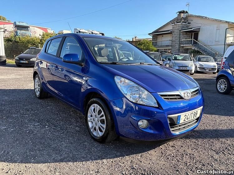 Azul Usado 2010 Hyundai i20 Comfort Citadino | € 5.990 - Imagem 1/1